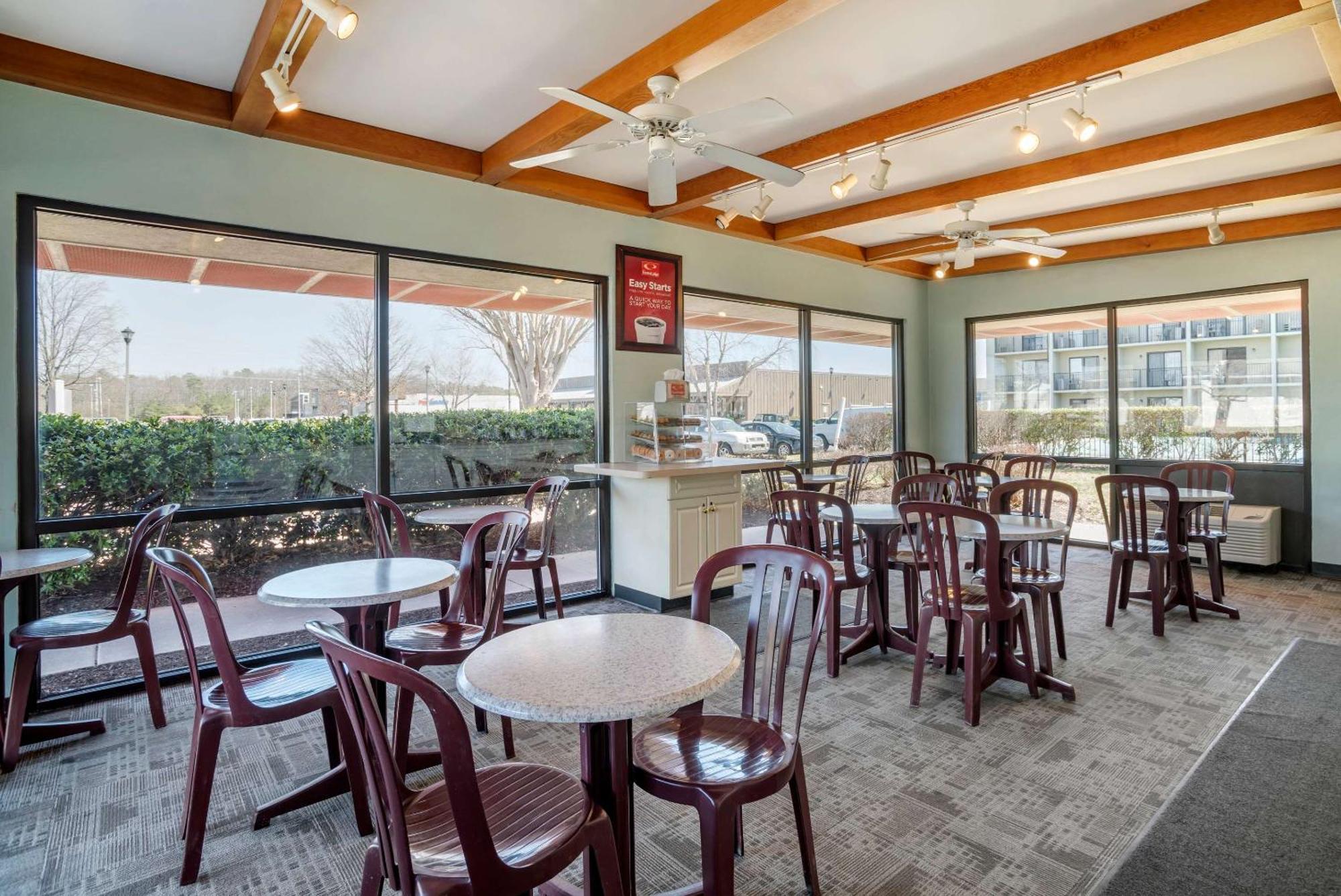 Econo Lodge Inn & Suites Rehoboth Beach Exterior foto